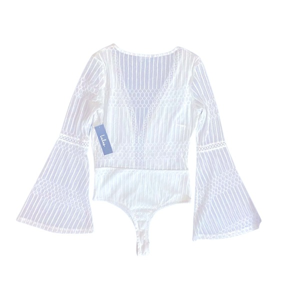 NWT Gorgeous white lace deep V Lulu’s bodysuit - Picture 4 of 5